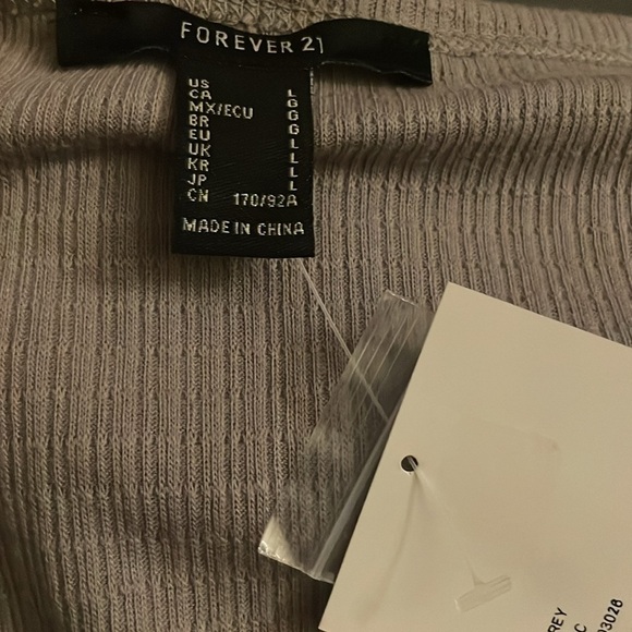 Forever 21 Women's Gray Button-Front Top❤️ - Picture 4 of 4